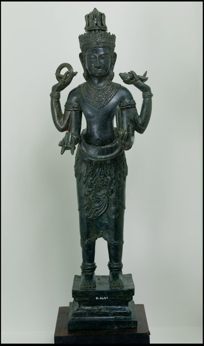 Statue von Vishnu in seiner dreifachen Form von Vishnu, Narayana und Vasudeva, Angkor Thom von Cambodian School